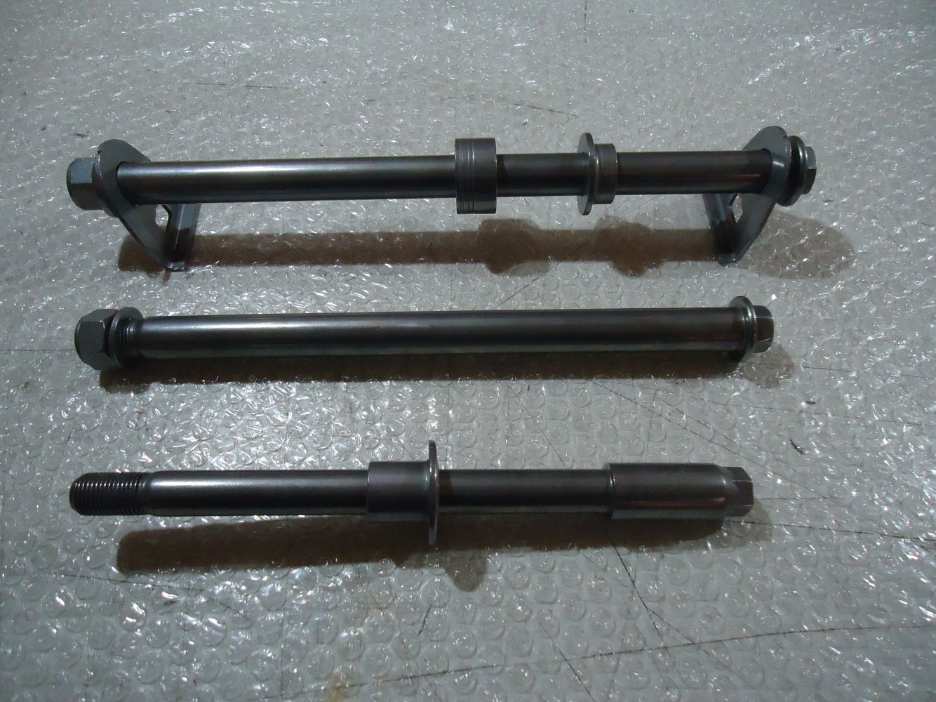 Suzuki GSF600 Bandit Front Rear Wheel Spindle Axles GSF 600 Swingarm Spindles