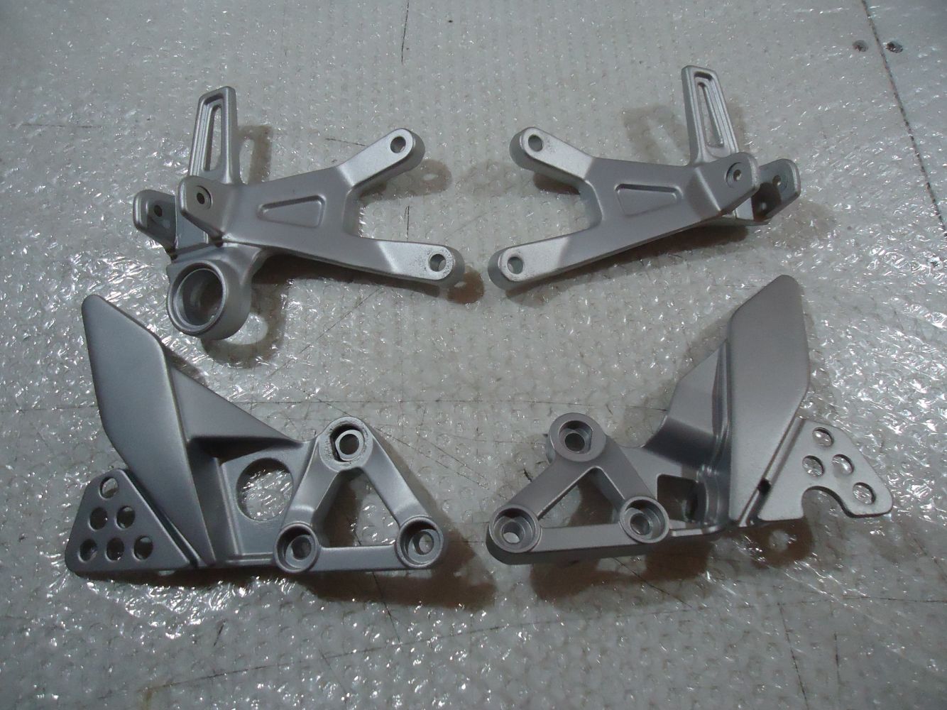 Yamaha FZR1000 Genesis Front Rear Footrest Hangers FZR 1000 Footpeg Mount Hanger Brackets