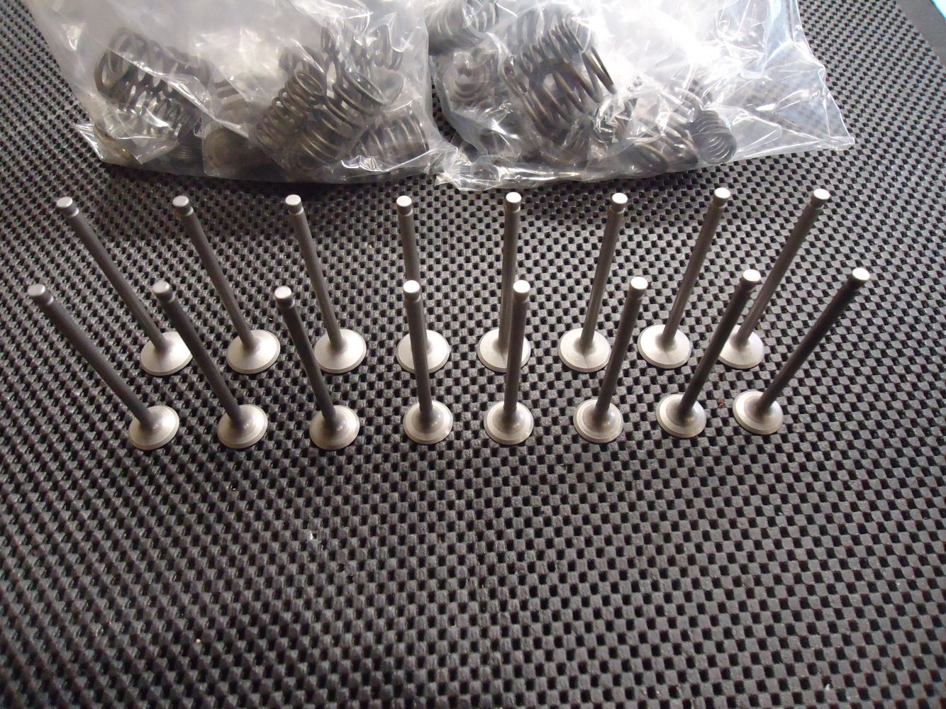 Suzuki GSF600 Bandit Inlet Exhaust Valve GSF 600 Engine Valves