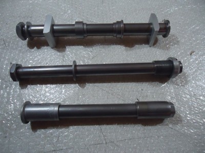 Suzuki GSXR600 SRAD Front Rear Wheel Spindle Axles GSX-R600 Swingarm Axle Spindles