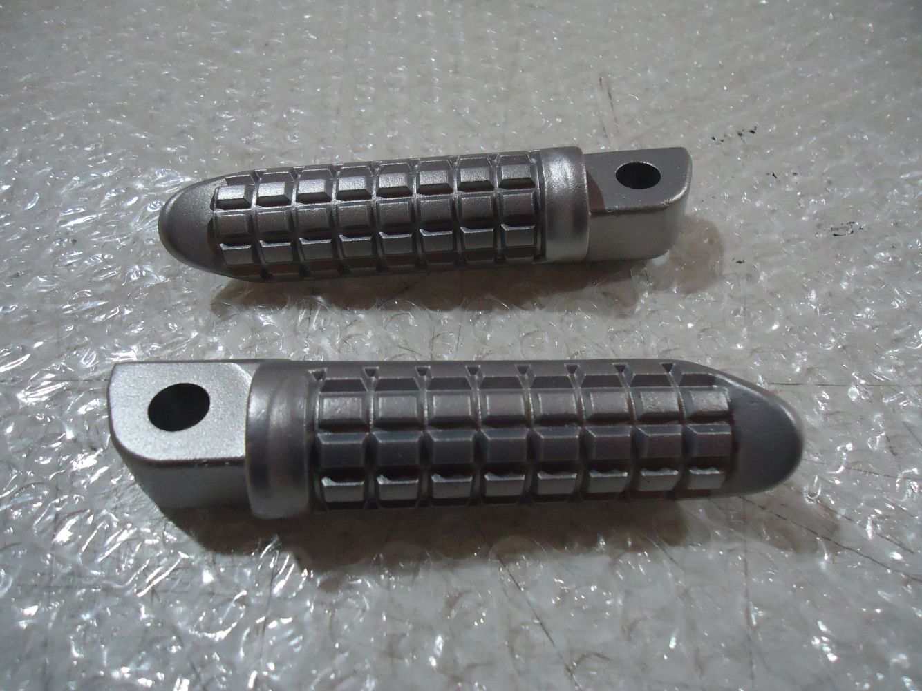 Kawasaki ZX10B Tomcat L+R Footrests ZX-10 Pillion Footpegs ZX10 Footrest