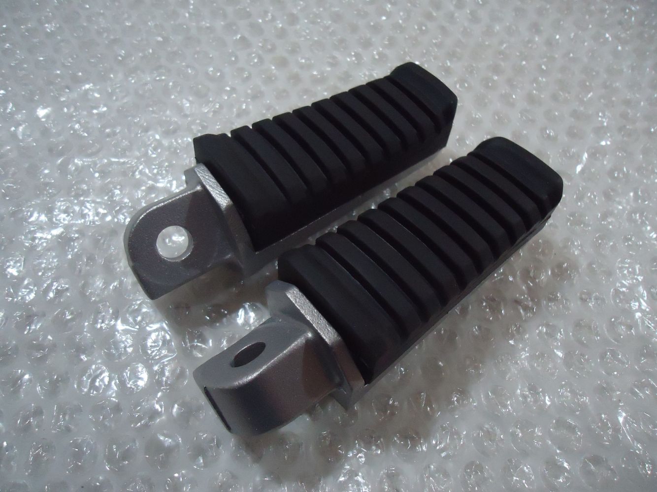 Kawasaki GPZ1000RX Rear Footrests GPZ1000 Pillion Footpegs GPZ 1000 Footrest ZXT00A