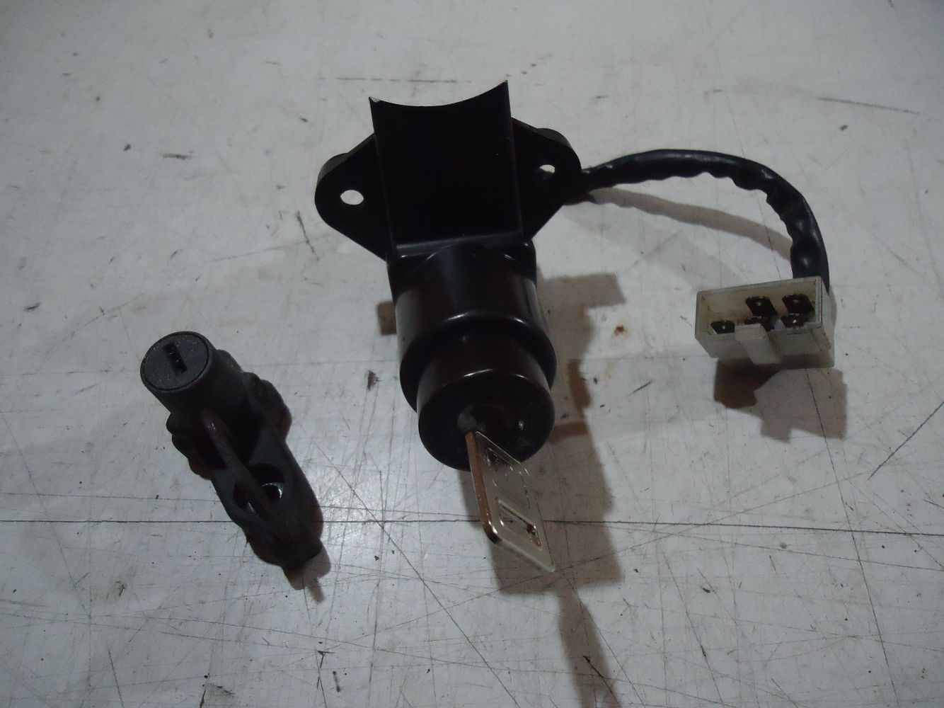 Kawasaki 750 Zephyr Ignition Barrel & Key ZR750 Helmet Lock