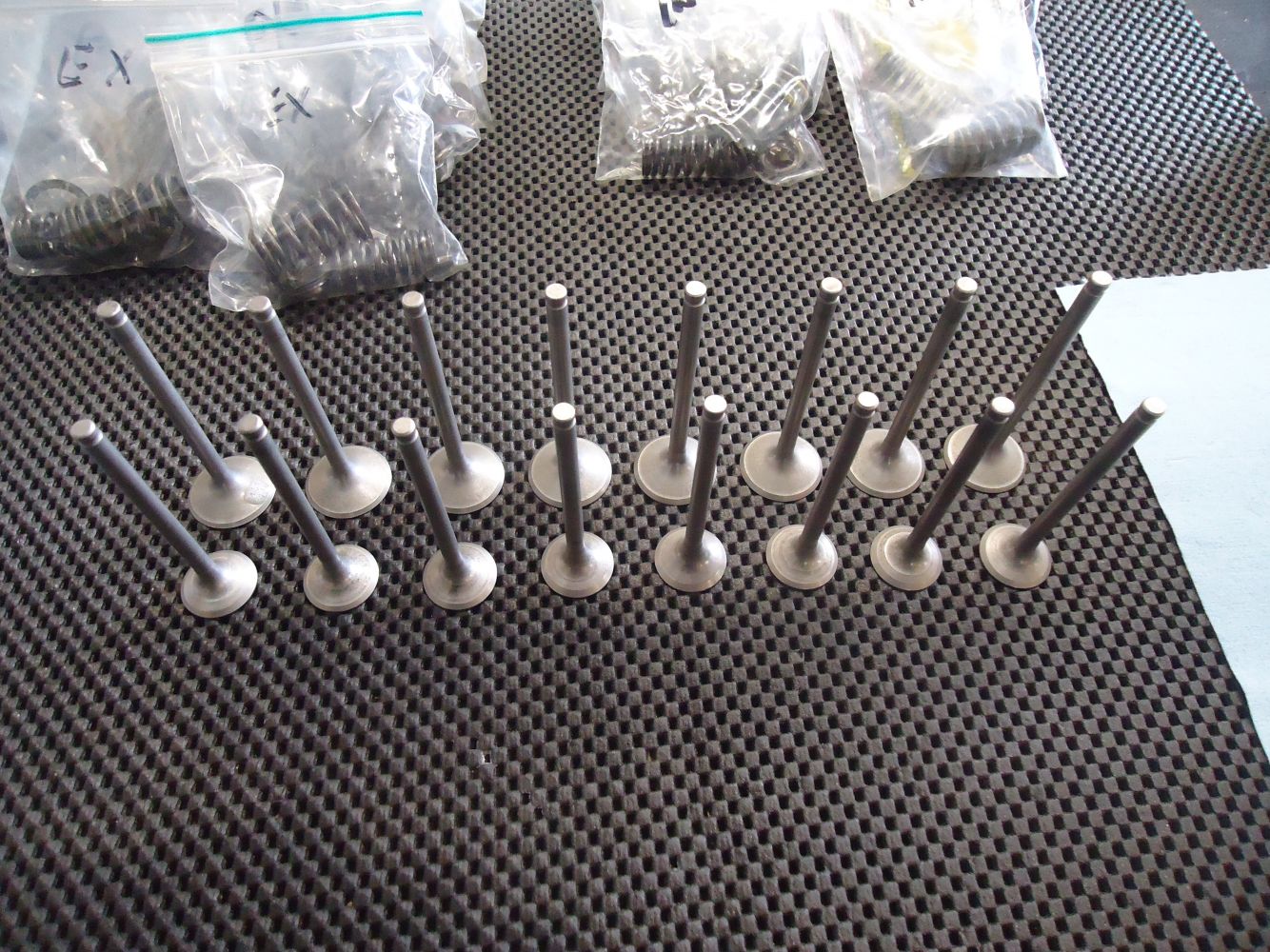 Kawasaki GPZ750R Inlet Exhaust Valve GPZ750 Engine Valves GPZ 750 ZX750G