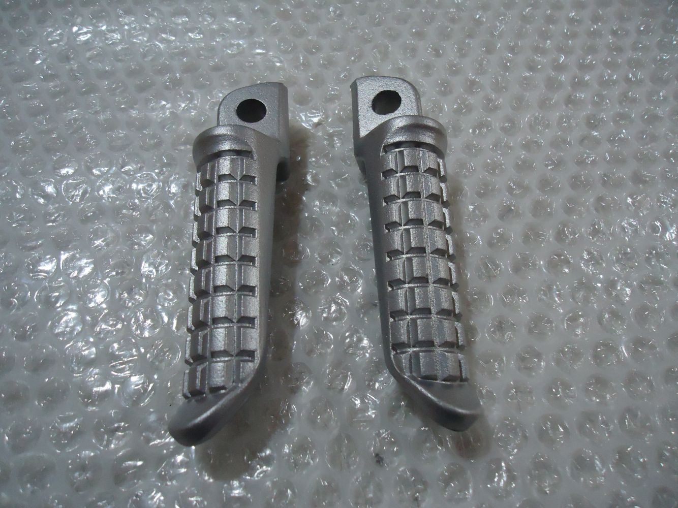 Kawasaki GPZ1100E Rear Footrests GPZ1100 Pillion Footpegs GPZ 1100 Footrest ZX1100E