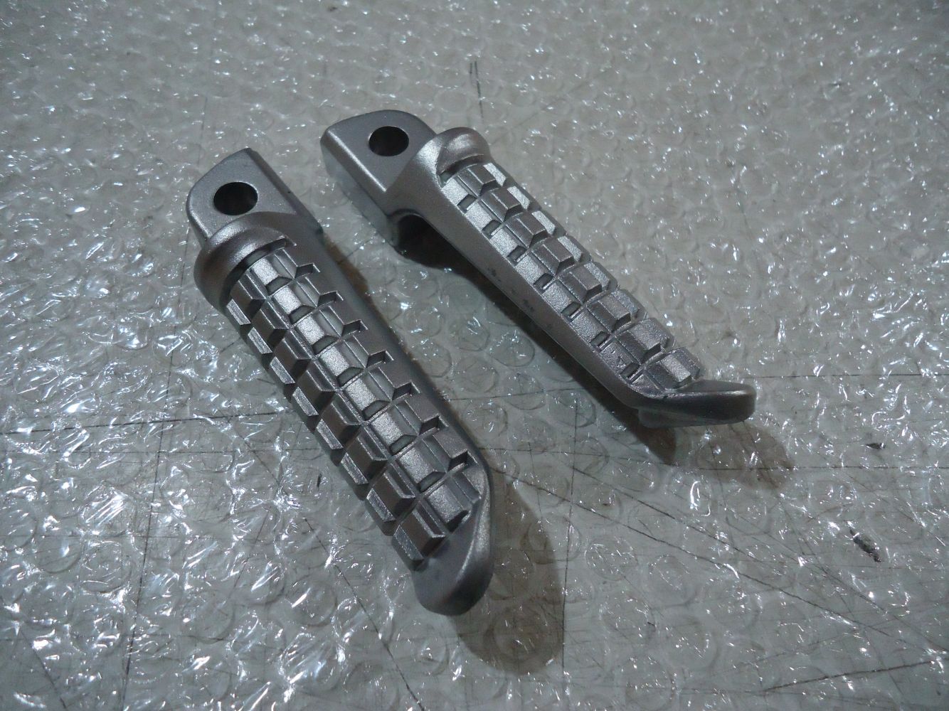 Kawasaki 750 Zephyr Rear Footrests ZR750 Pillion Footpegs ZR 750 Footrest
