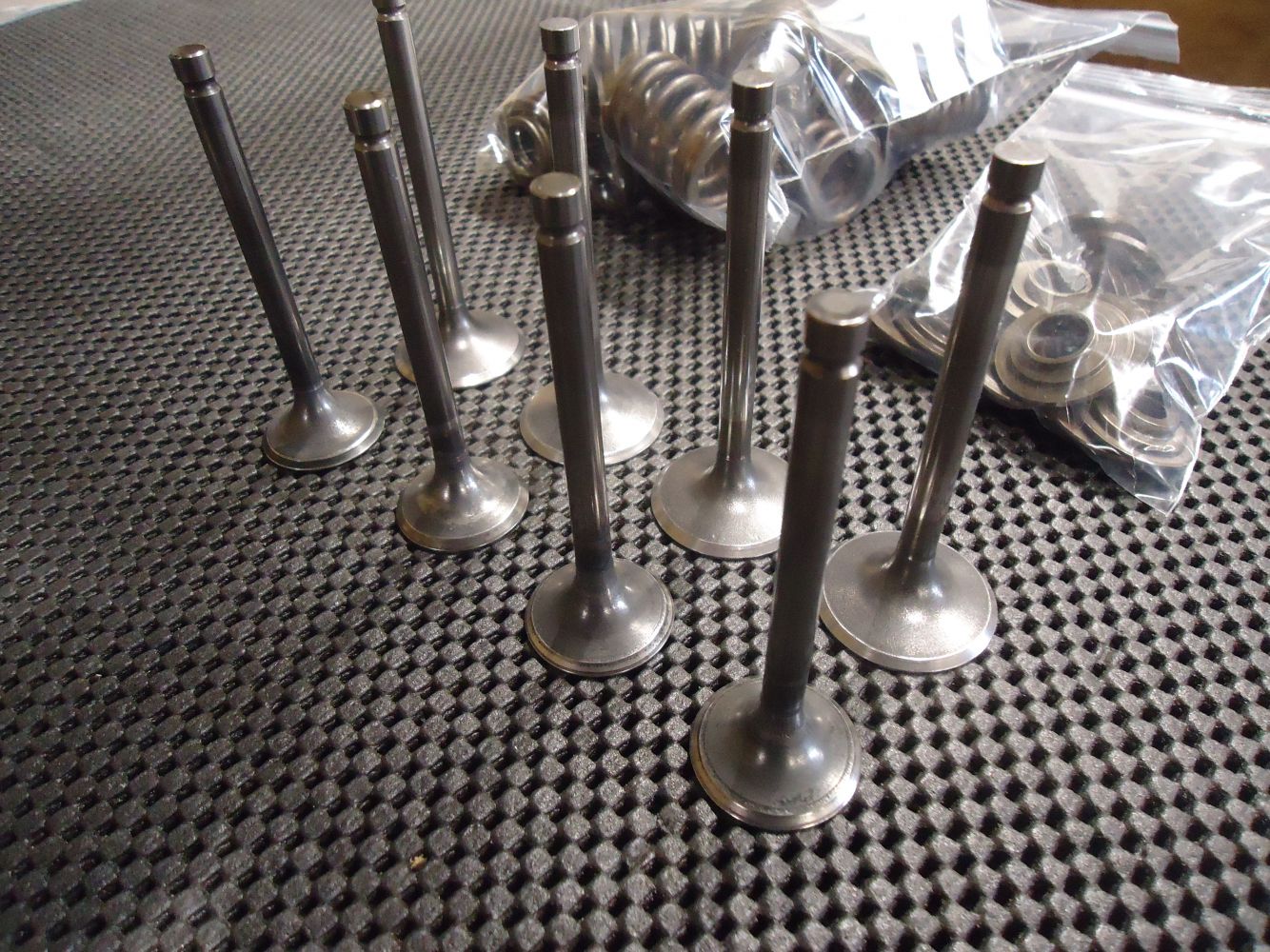 Suzuki GS850G Inlet Exhaust Valves GS850 Engine Valve GS 850