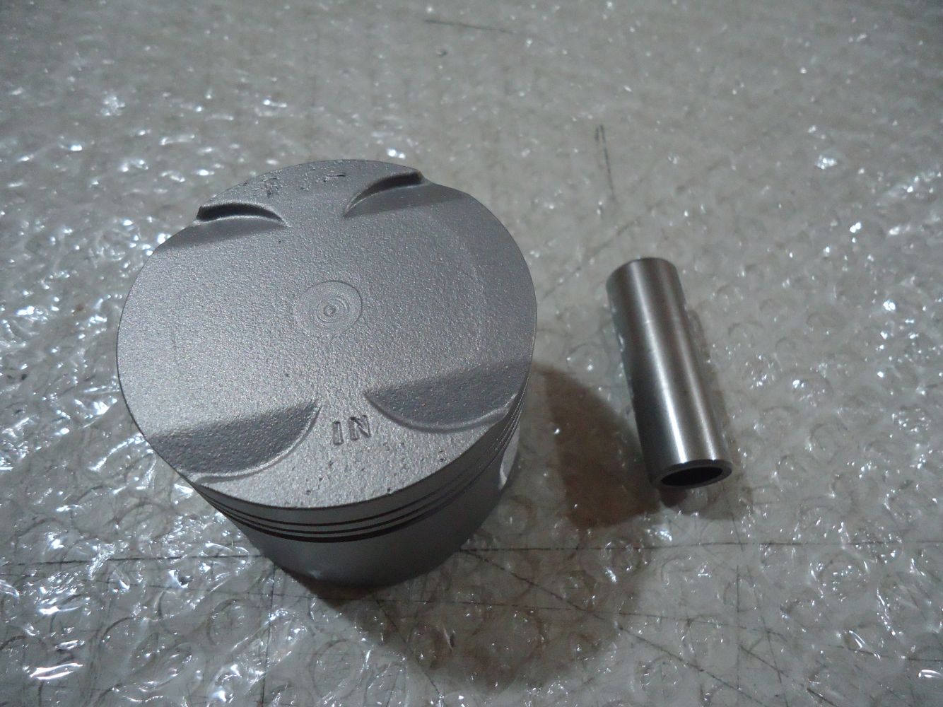 Honda CBX750F Pistons CBX750 Engine Pistons RC17