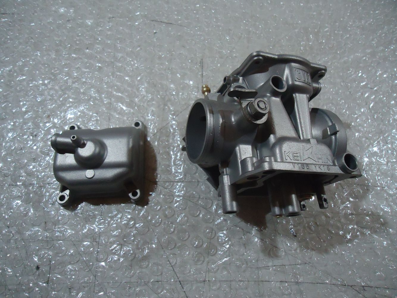 Kawasaki GPZ1000RX Carb Body 2 GPZ1000 Carbs Float Bowl GPZ 1000 Carburettor ZXT00A