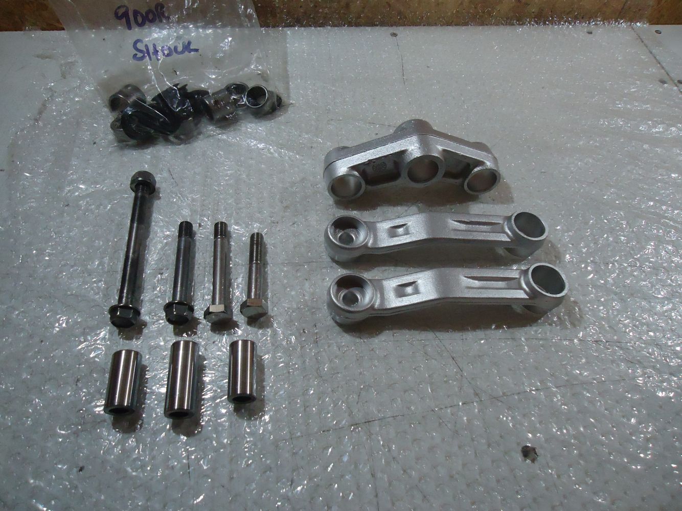 Kawasaki GPZ900R Rear Shock Linkage GPZ900 Suspension Link Arms GPZ 900 Dog Bones ZX900A GPZ750R
