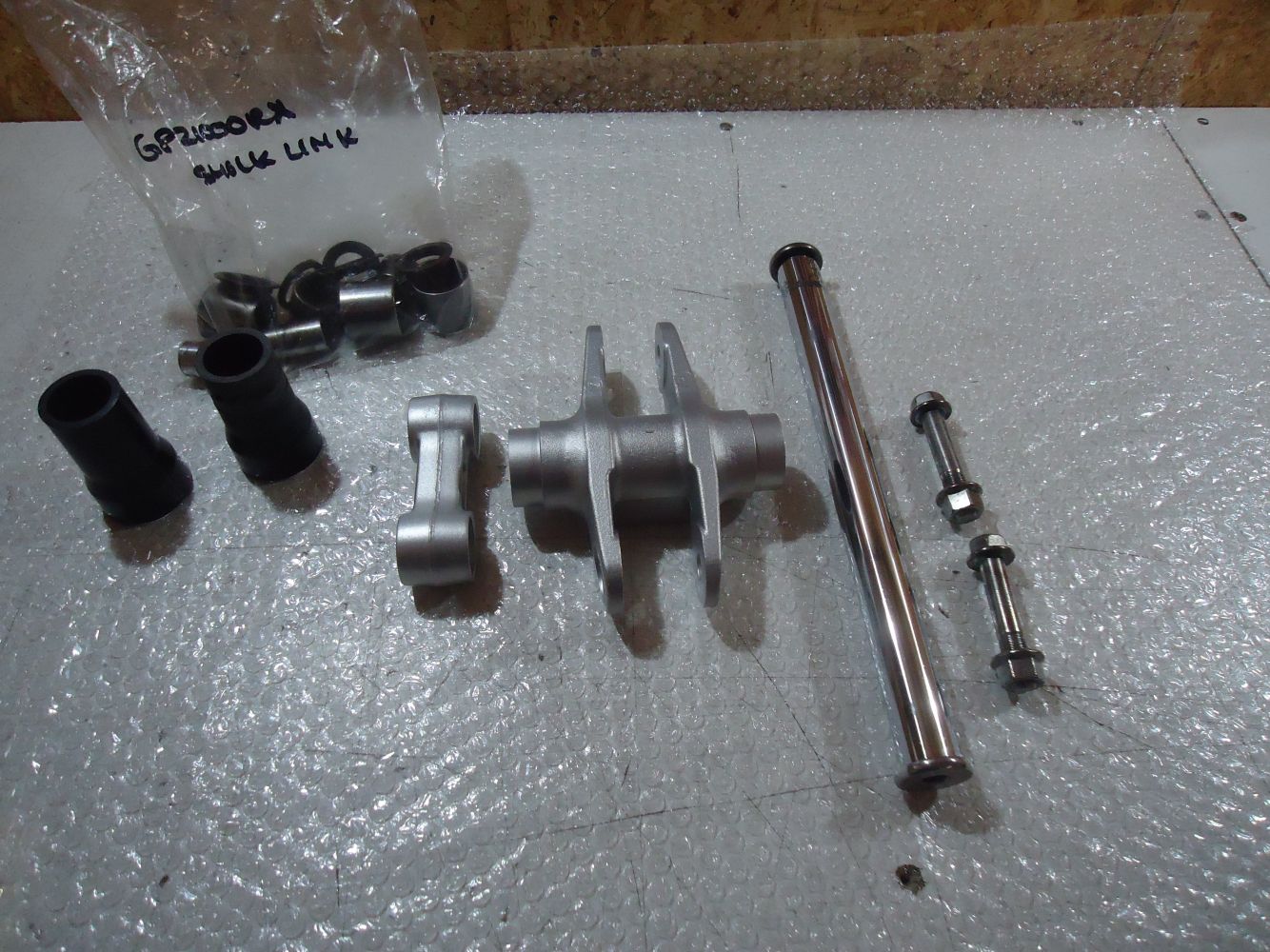 Kawasaki GPZ1000RX Rear Shock Linkage GPZ 10000 Suspension GPZ 1000 ZXT00A
