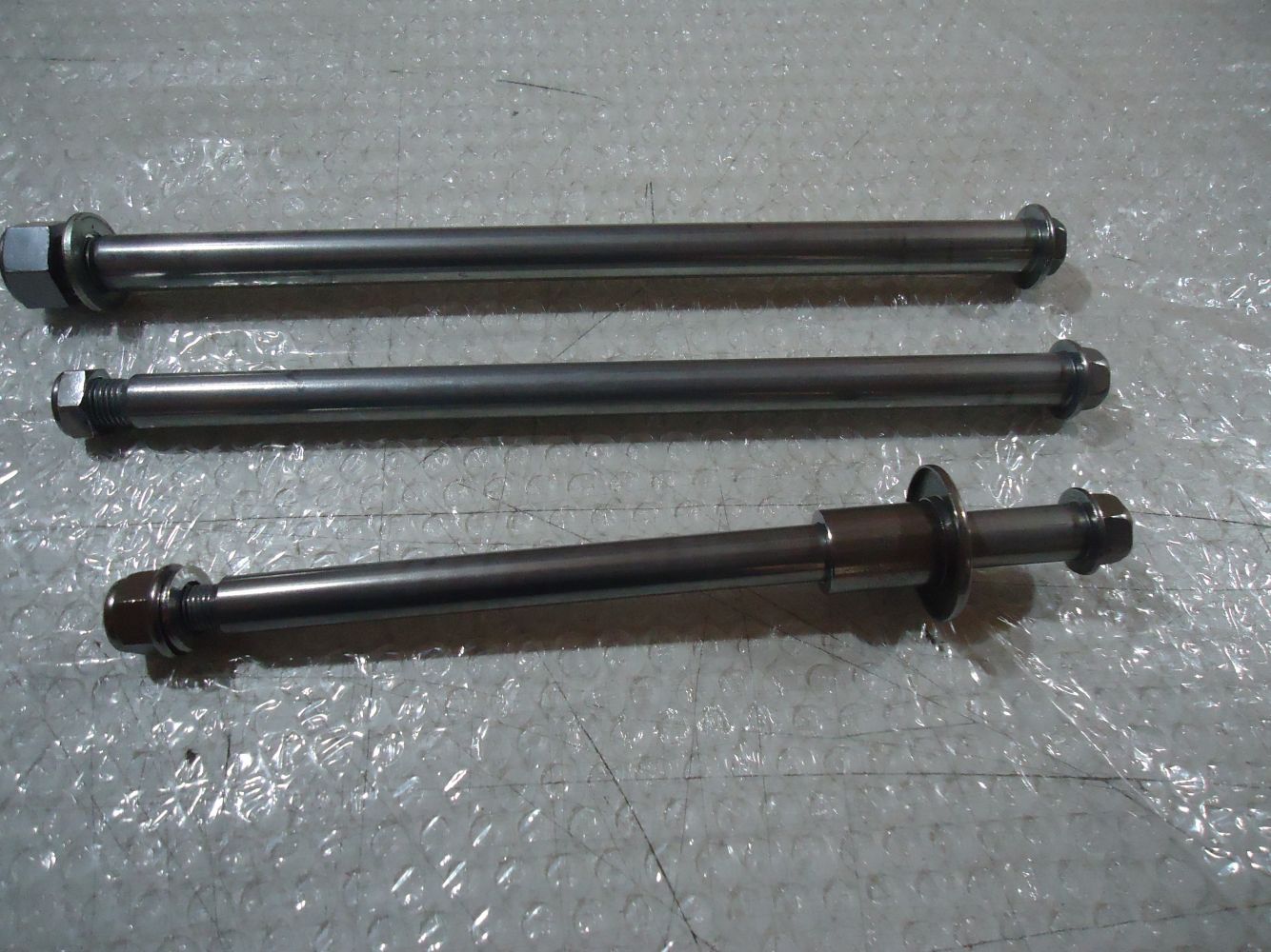 Suzuki GSX750F Front Rear Wheel Spindles GSX750 Swingarm Spindle Axle GSX 750 Bolt