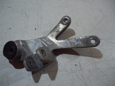 Yamaha FZR1000RU R-H Rear Footrest Hanger FZR1000 RU FZR 1000 Pillion Footpeg Mount Bracket