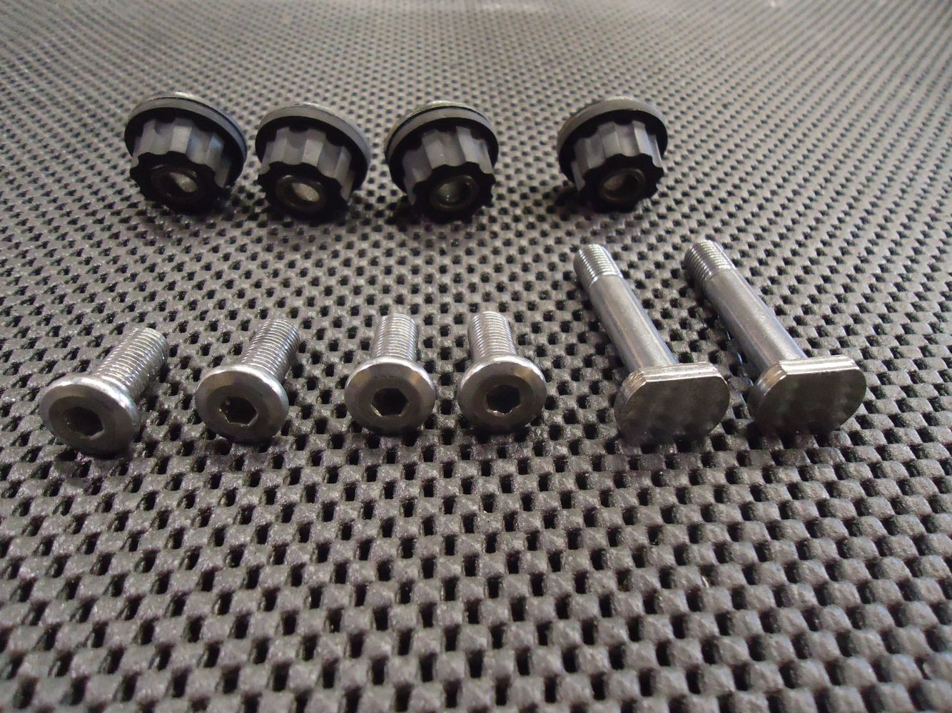 Kawasaki 750 Zephyr Footrest Hanger Bolts Bushes ZR750