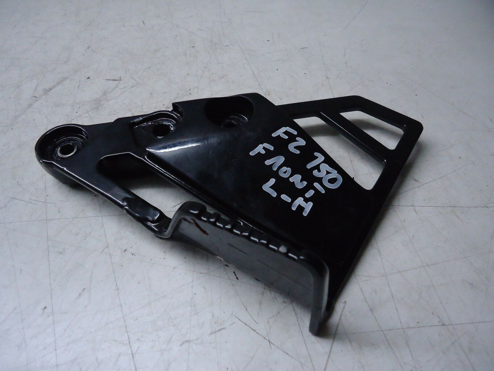 Yamaha FZ750 Front Footrest Hanger 