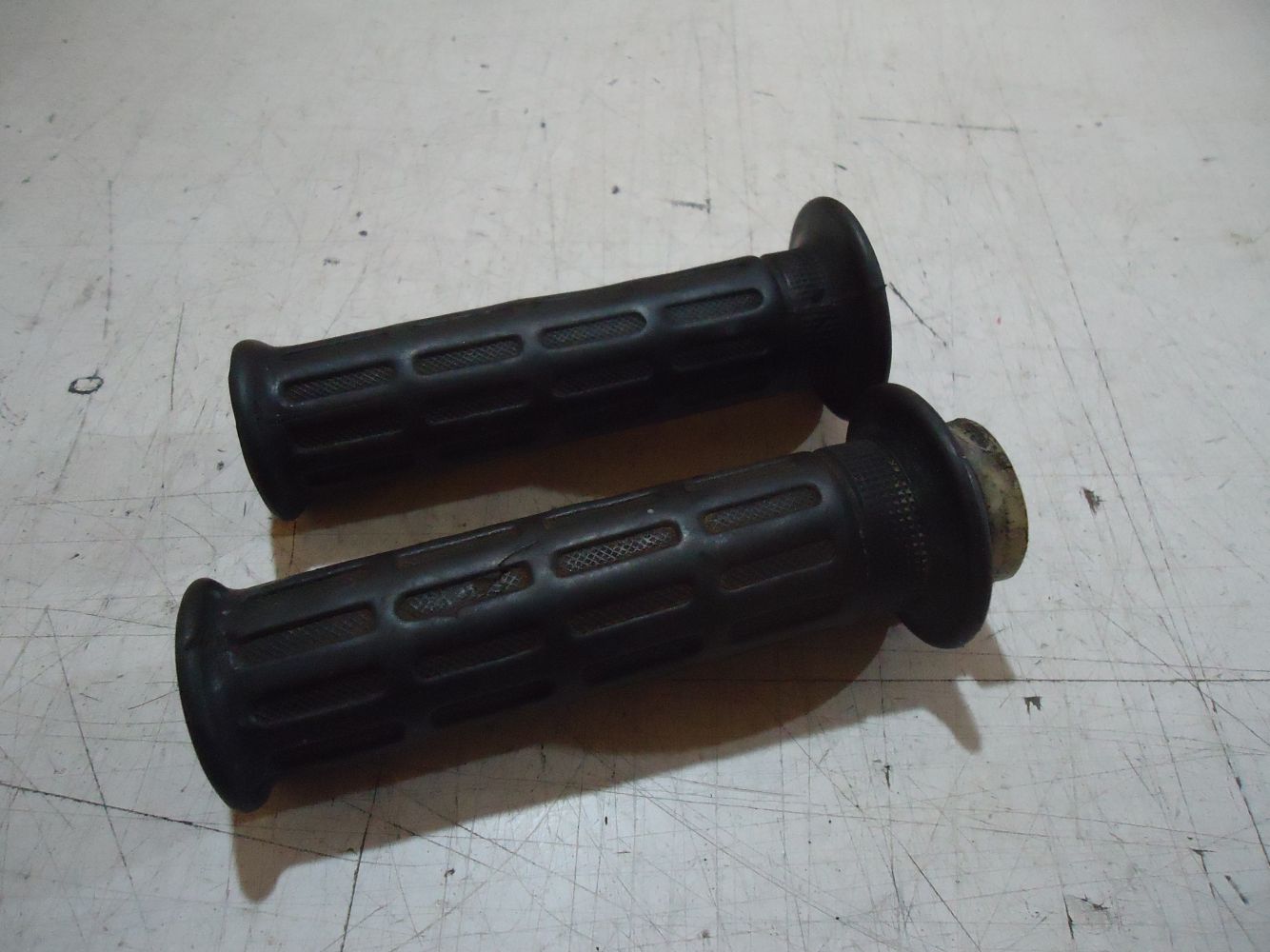 Honda CBX750F Grips CBX750 Throttle Sleeve Grip RC17