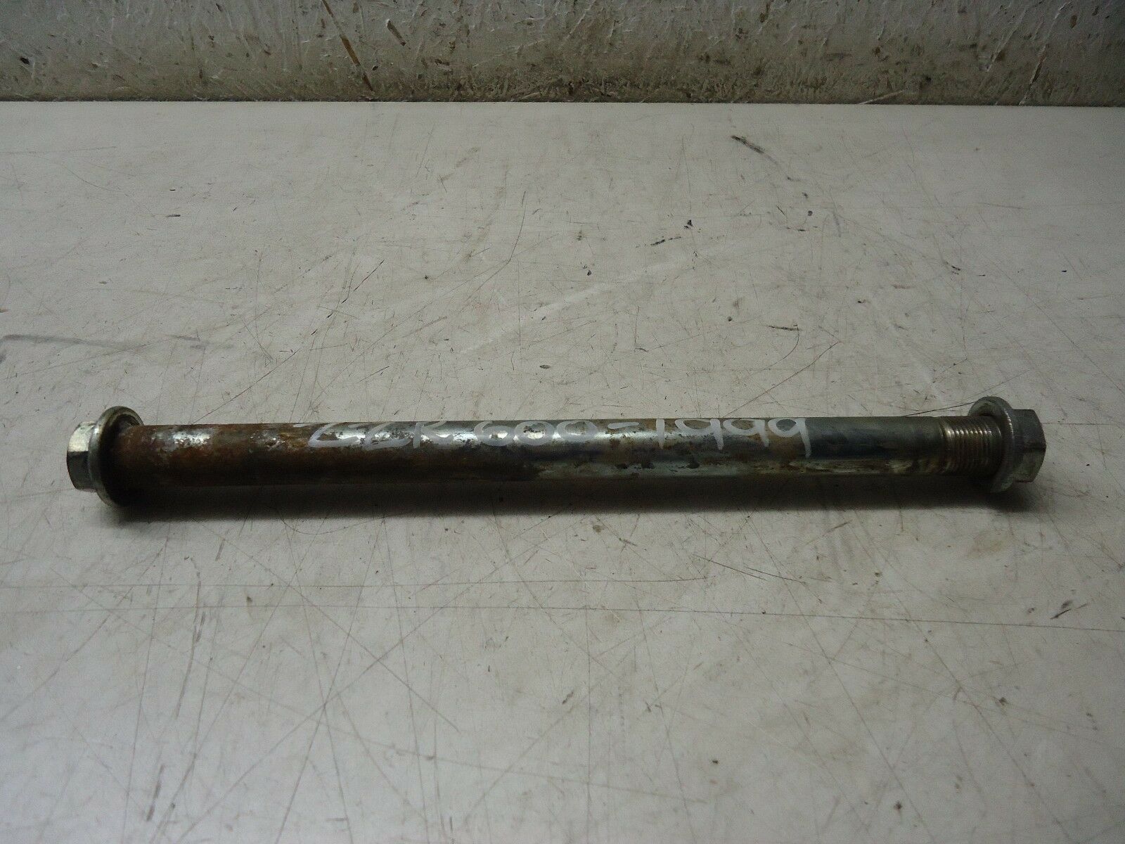 Kawasaki ZZR600 Swingarm Spindle Axle