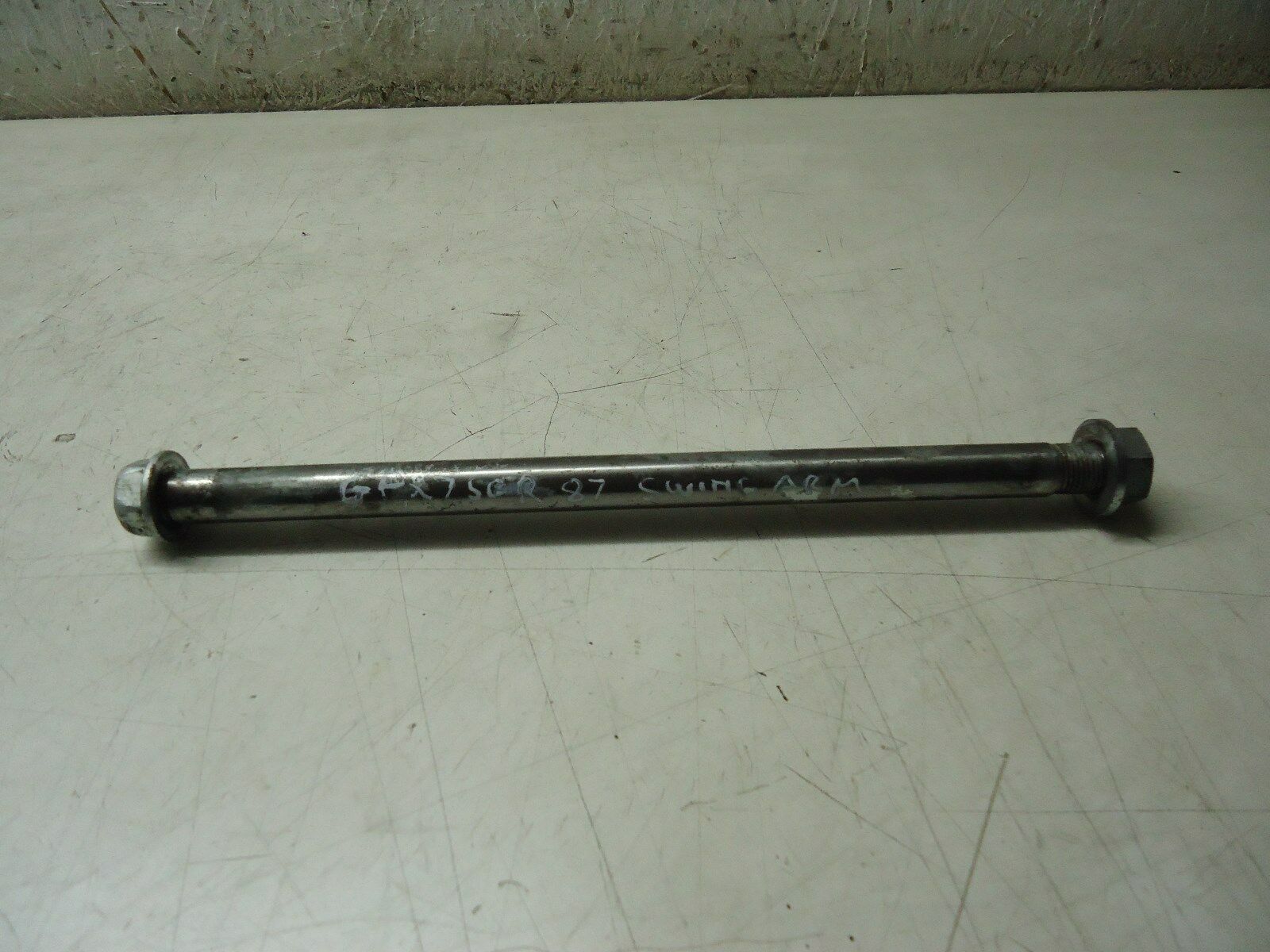 Kawasaki GPX750R Swingarm Spindle Axle