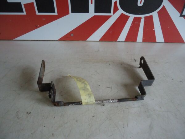 Kawasaki GPX750R Seat Latch Bar