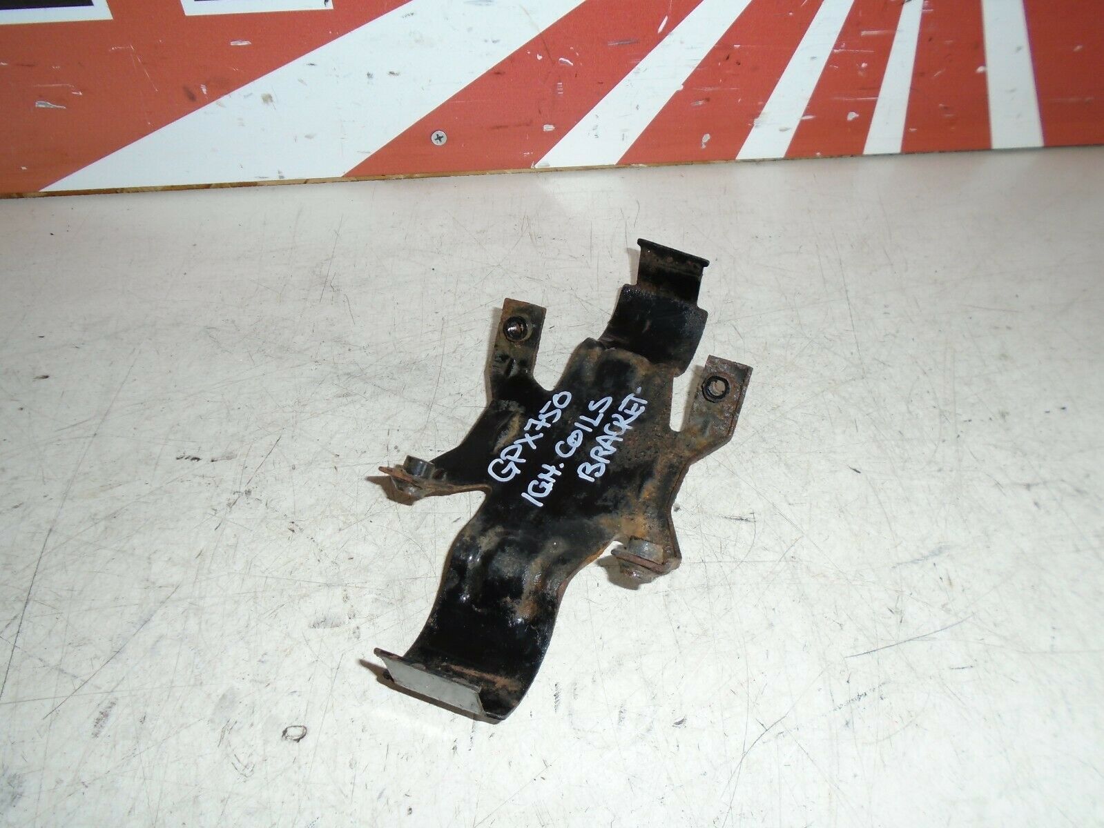 Kawasaki GPX750R Coil Mount Bracket 1987 GPX750 Ignition Coil Bracket